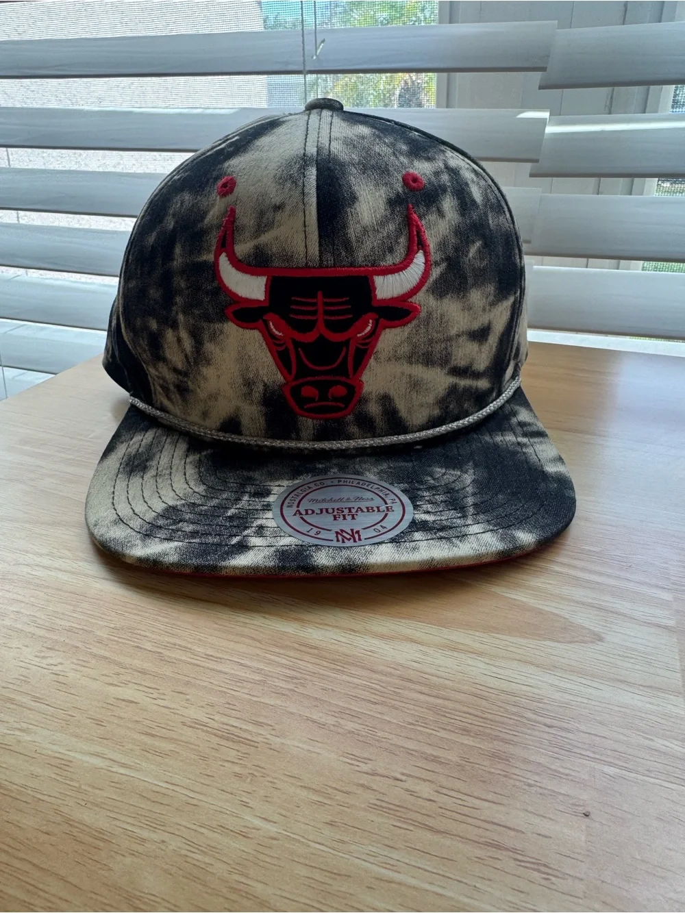 Mitchell & Ness Black and Red Embroidered Logo Snapback cap